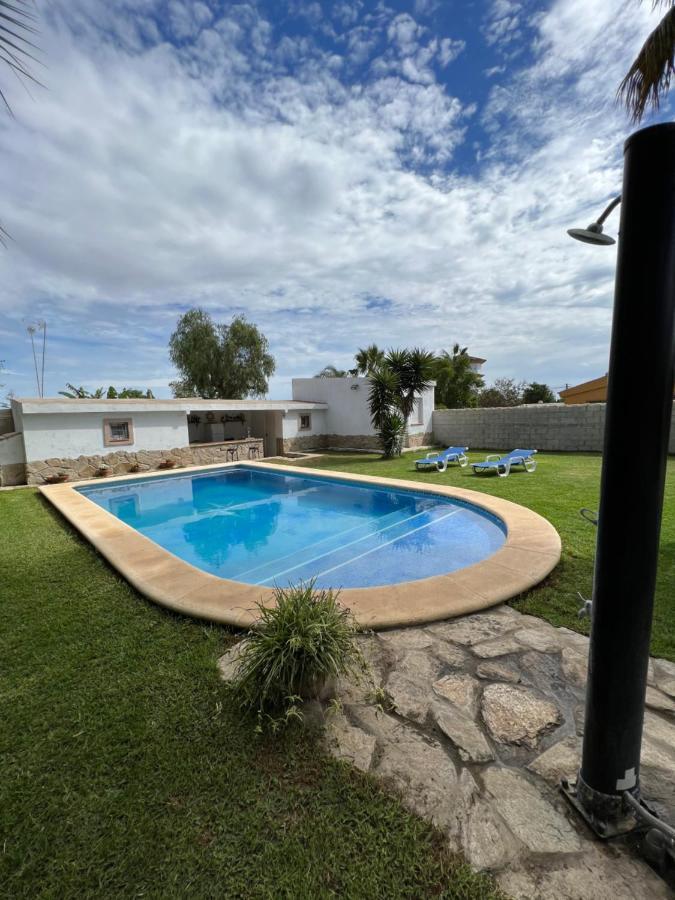 Chalet En La Barrosa, Piscina+Bbq+Grifo De Cerveza 치클라나 데 라 프론테라 외부 사진